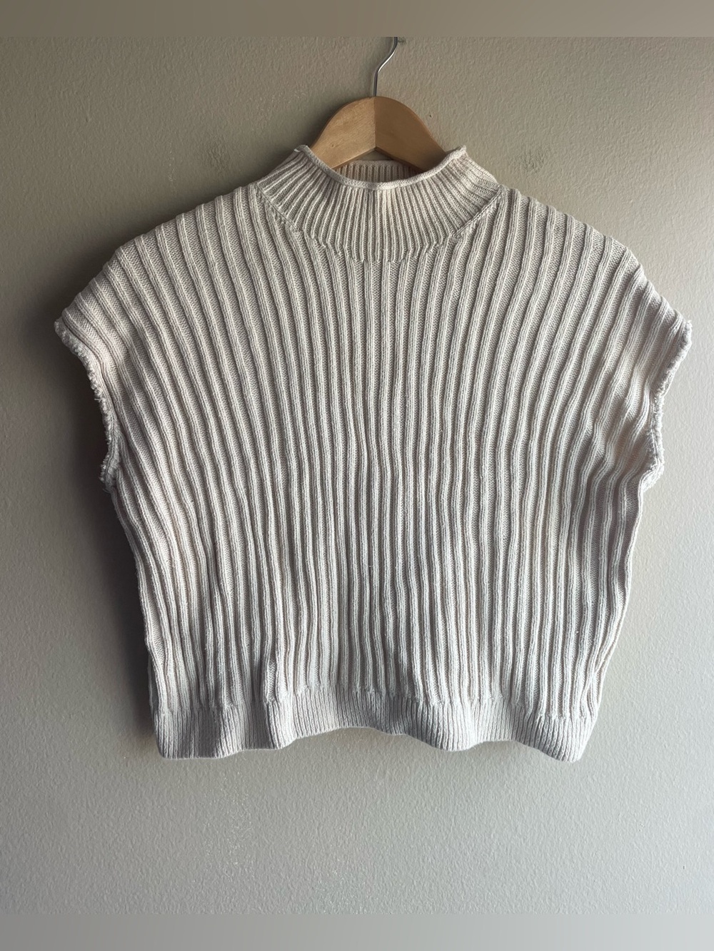 Everlane Women Ivory Ribbed Mock Neck Sweater Vest Medium